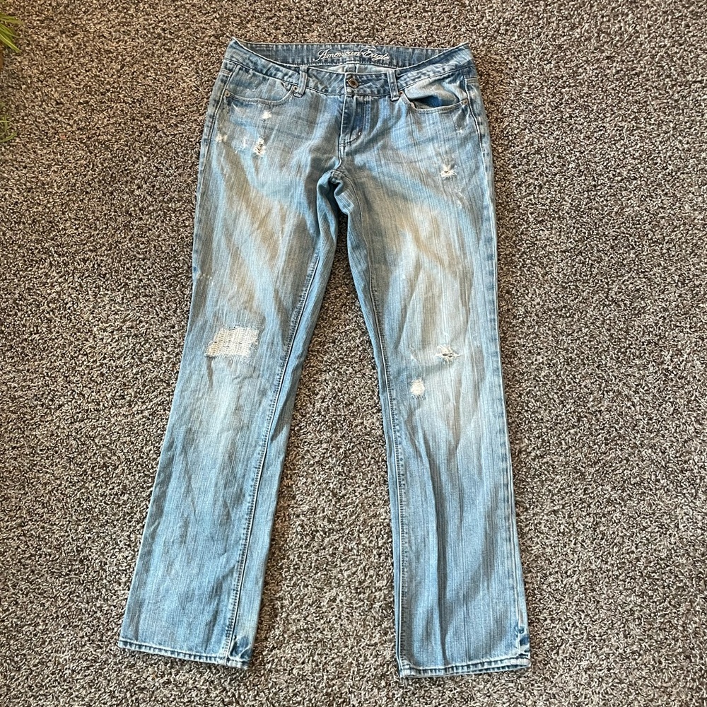 AEO Straight Distressed Jeans 8